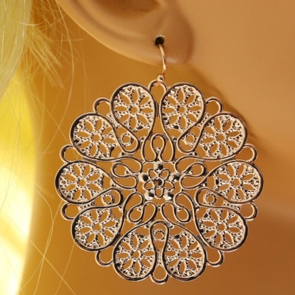 Express rose gold stamped ultralight earrings - Picture 2 of 5